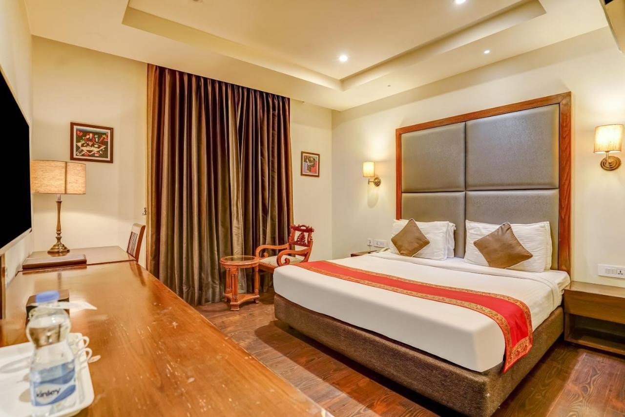 Townhouse 552Hotel Royal Court Jalandhar Bagian luar foto