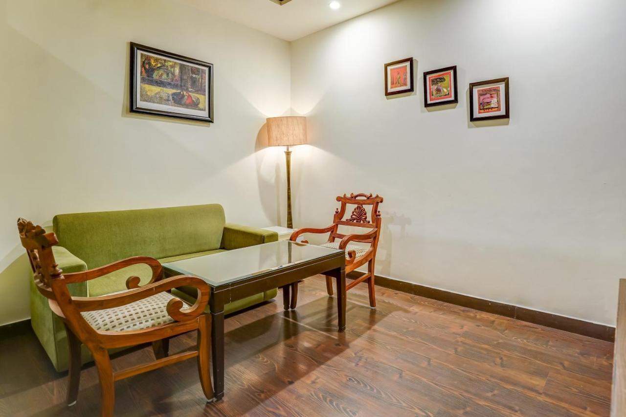 Townhouse 552Hotel Royal Court Jalandhar Bagian luar foto